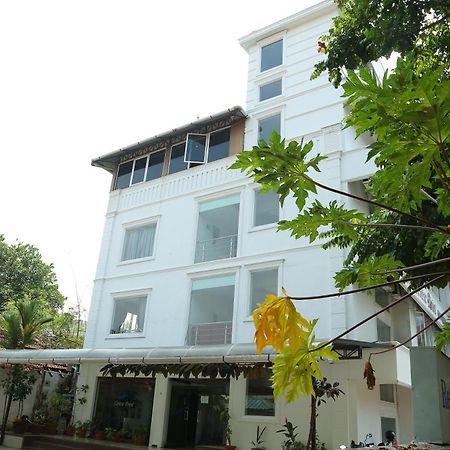 ホテル Centre Point Kochi エクステリア 写真